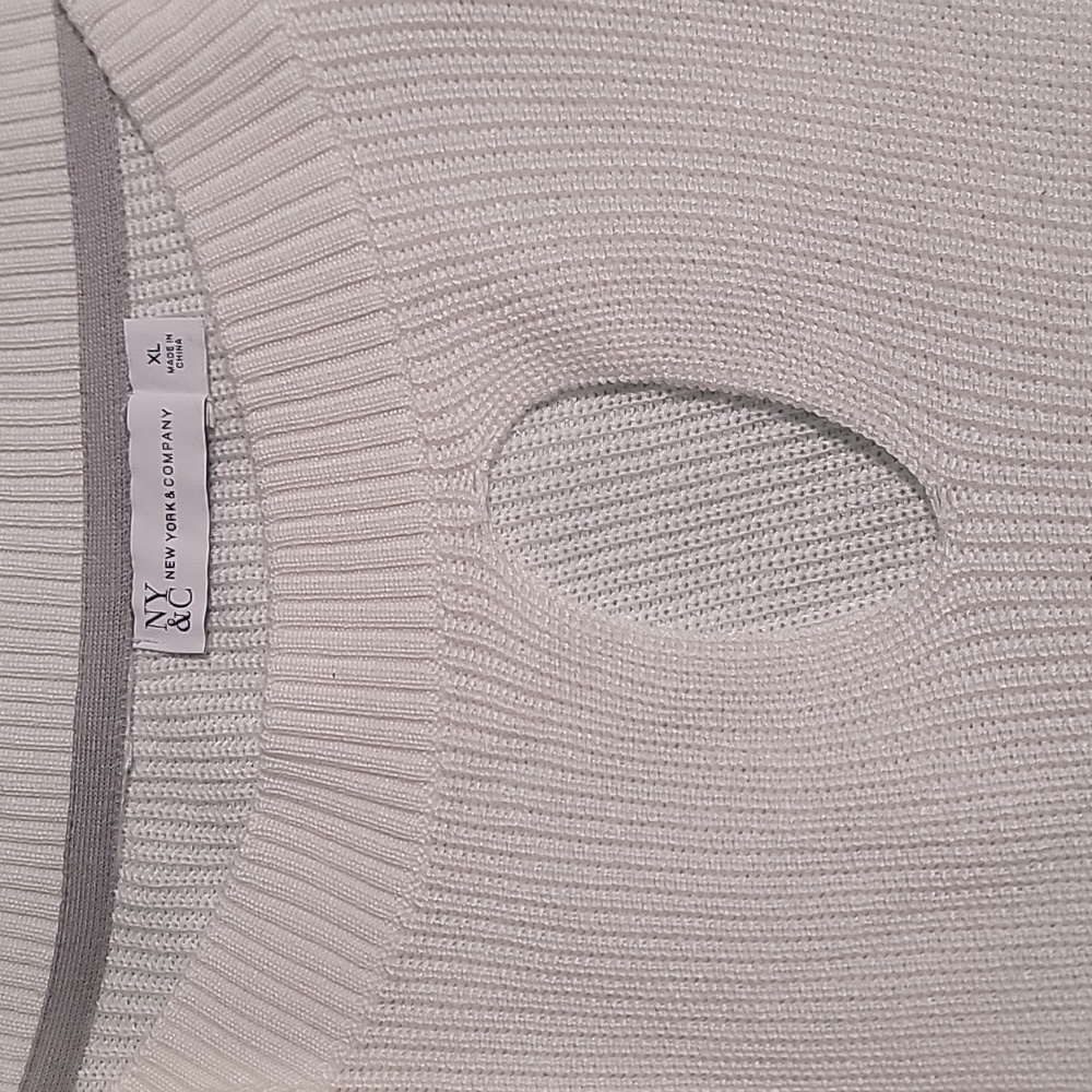 2 Sweaters - image 2